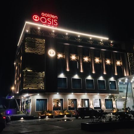 Golden Oasis Hotel Mahesana Buitenkant foto